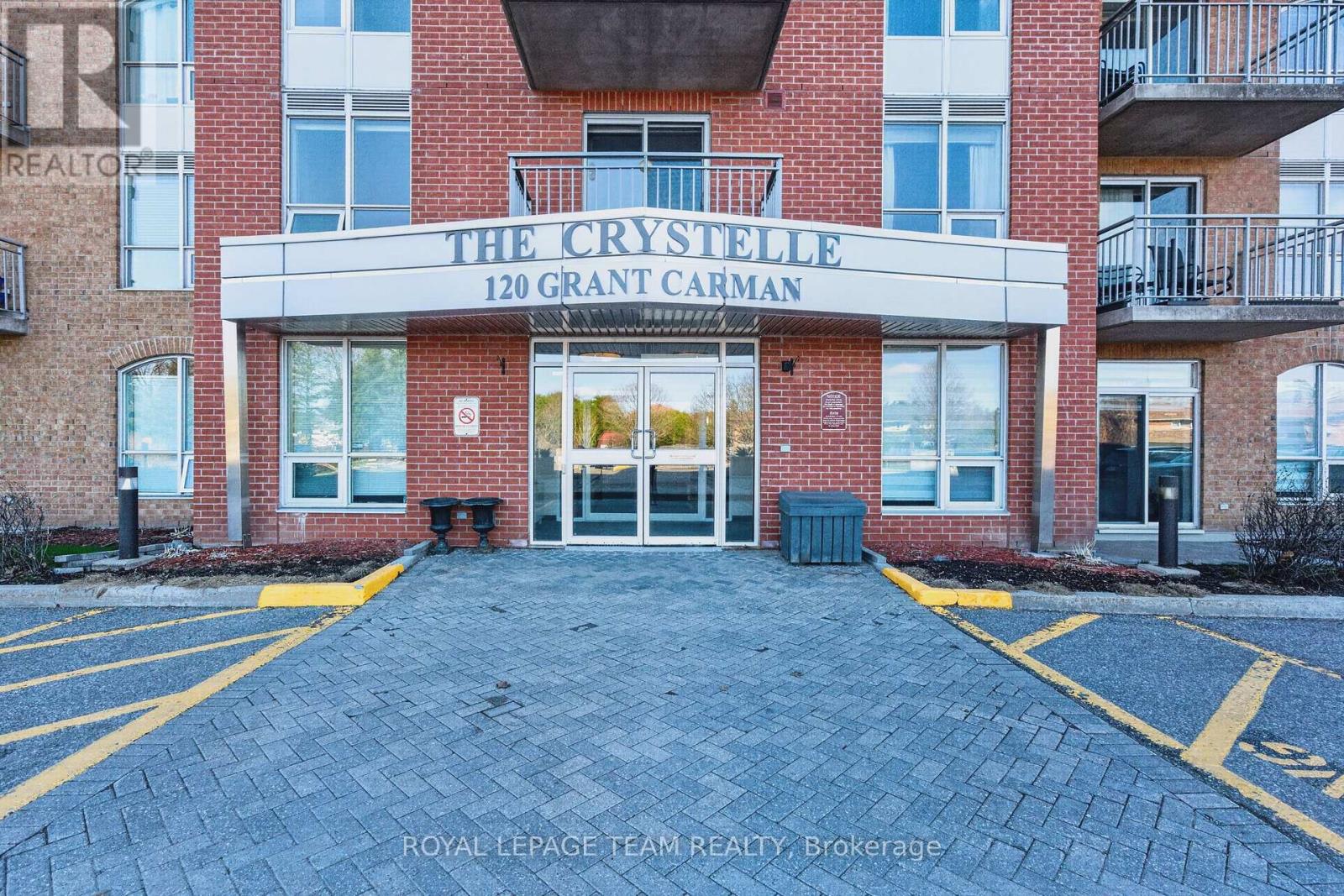 811 - 120 GRANT CARMAN DRIVE