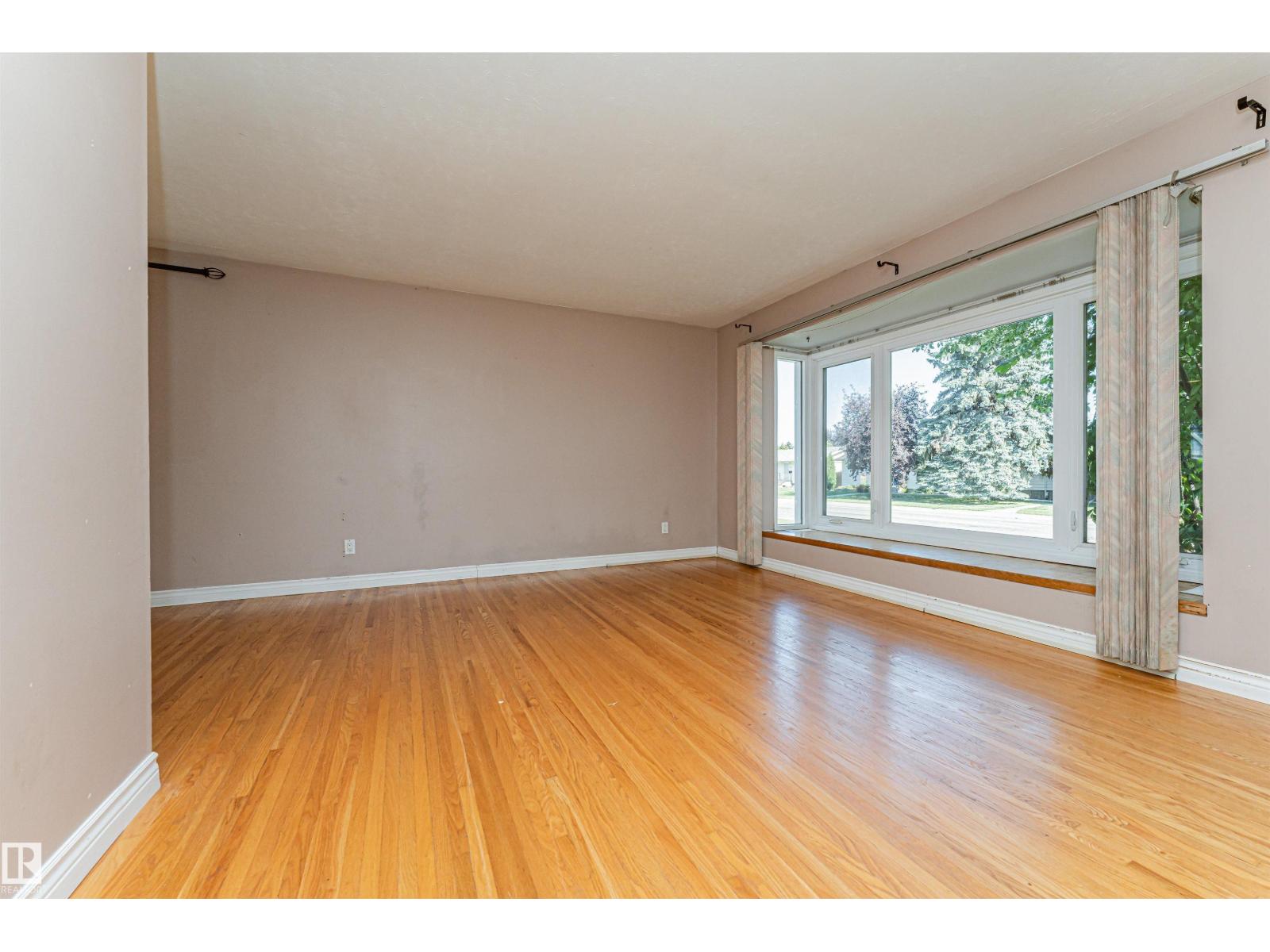 8610 157 ST NW