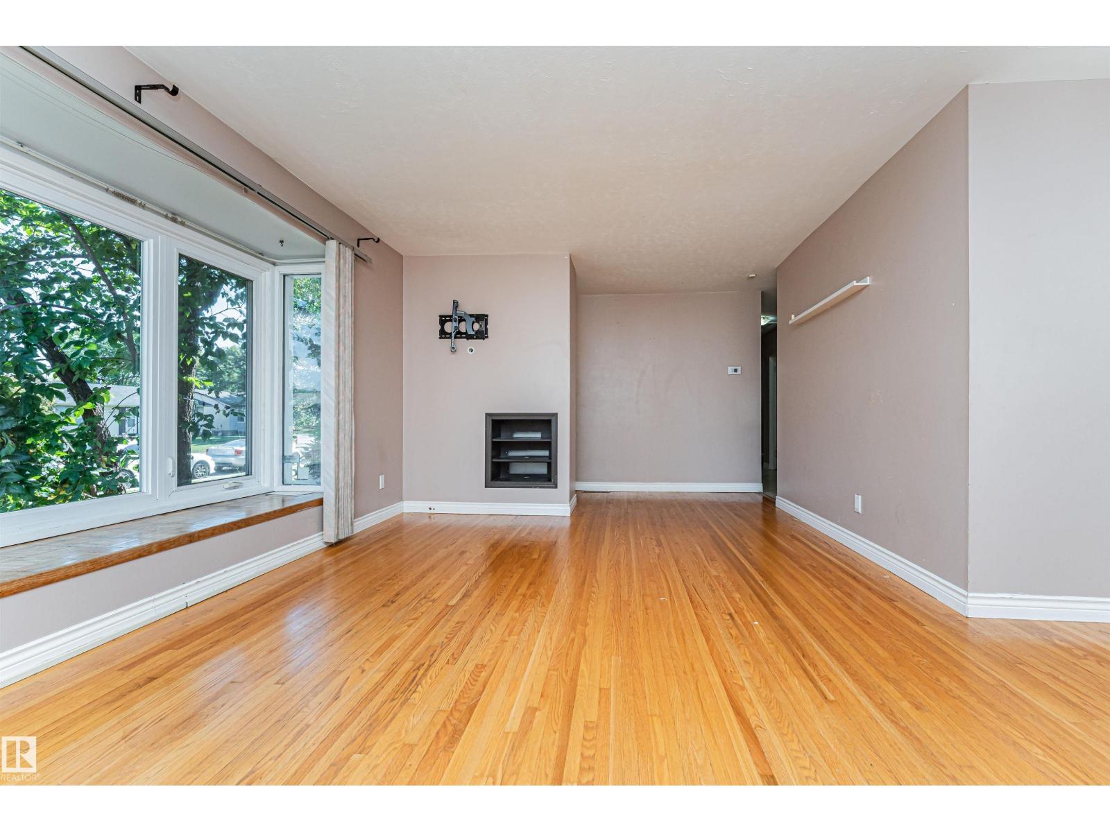 8610 157 ST NW