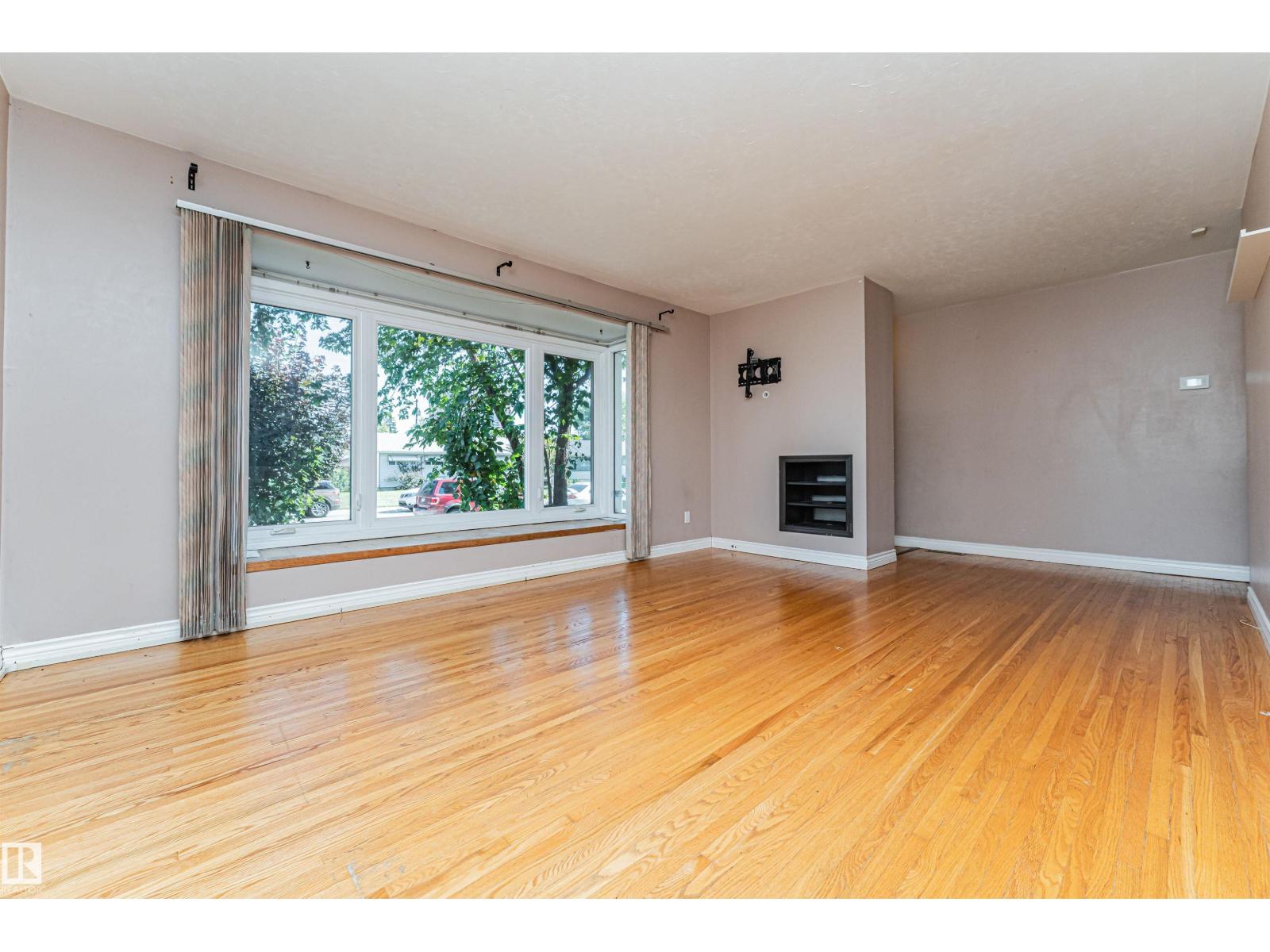 8610 157 ST NW
