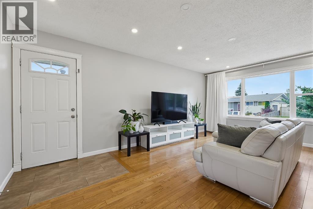 1303 Penedo Crescent SE