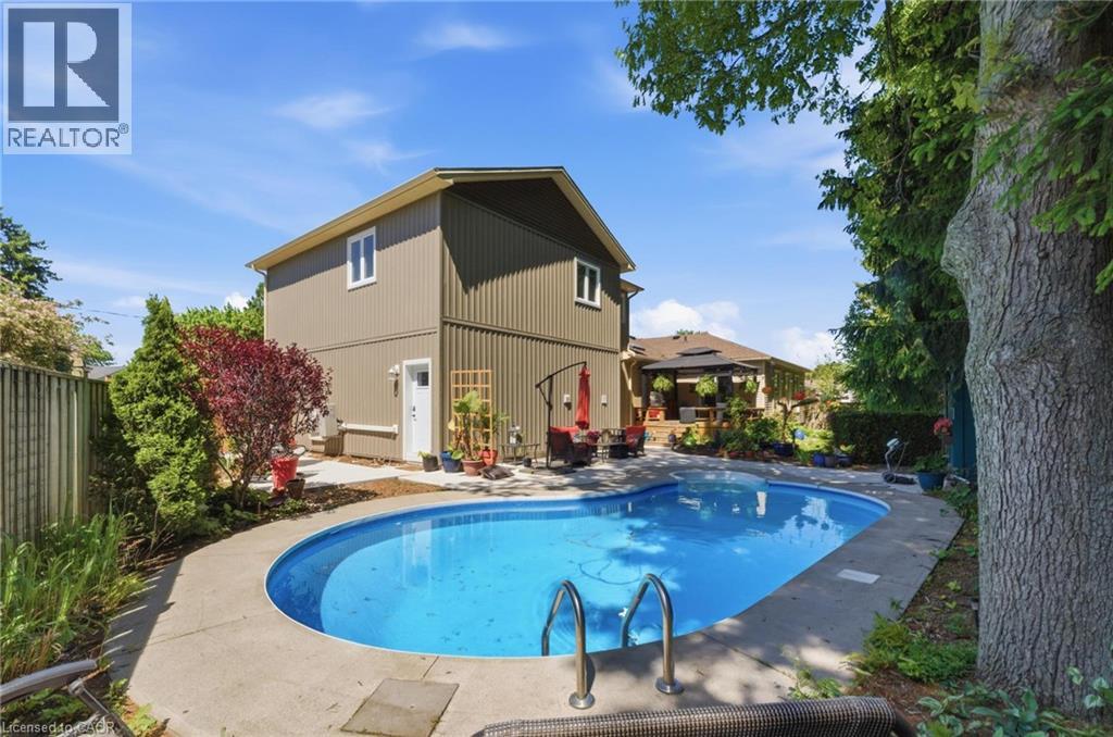 82 CUMMING Court Unit# UPPER