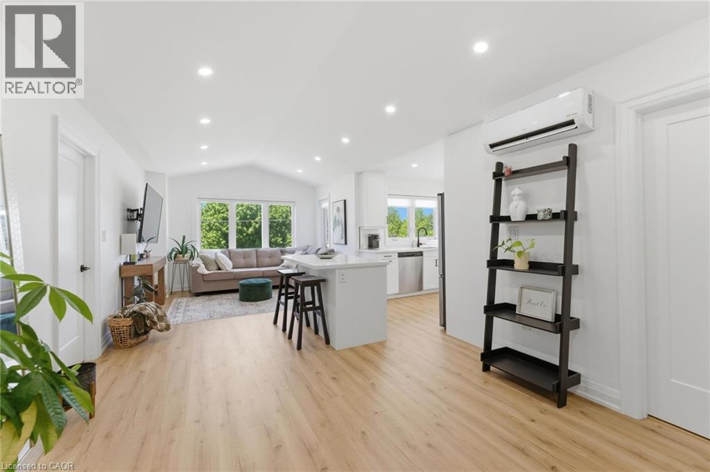 82 CUMMING Court Unit# UPPER