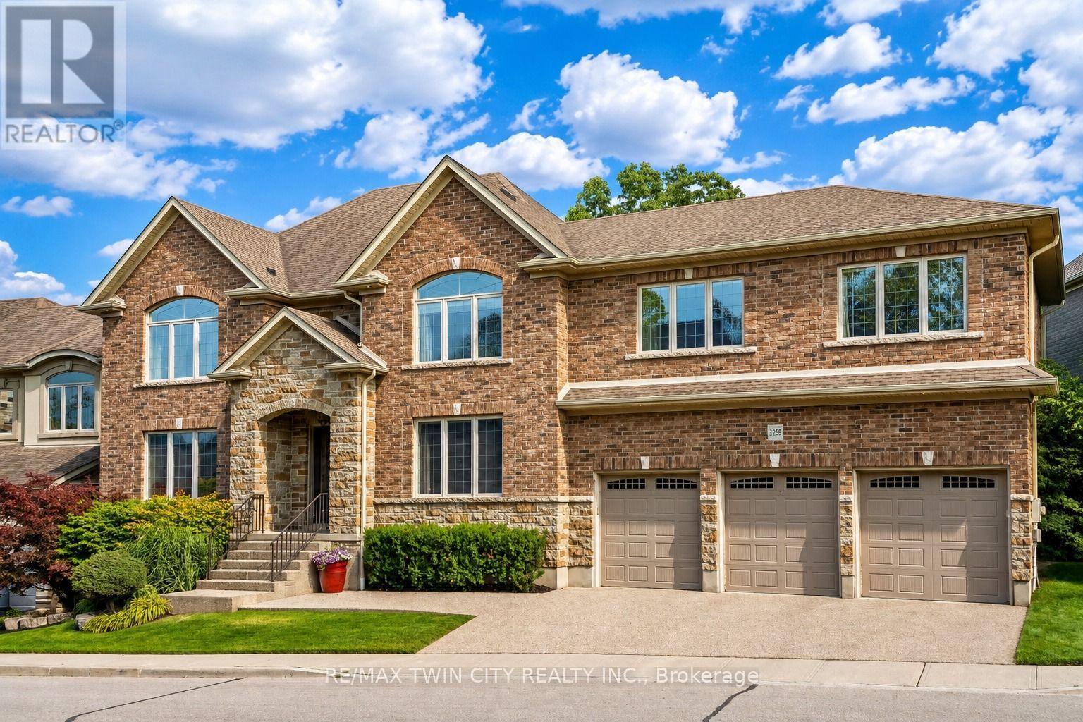 3 - 258 EDGEWATER CRESCENT