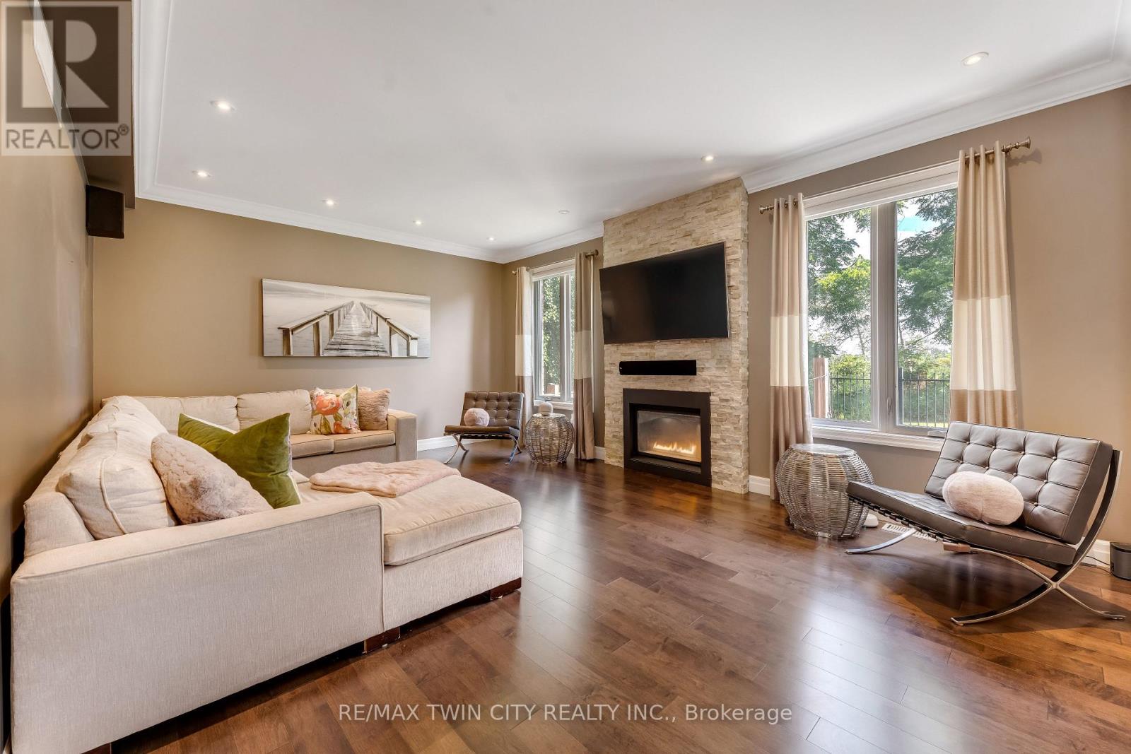 3 - 258 EDGEWATER CRESCENT