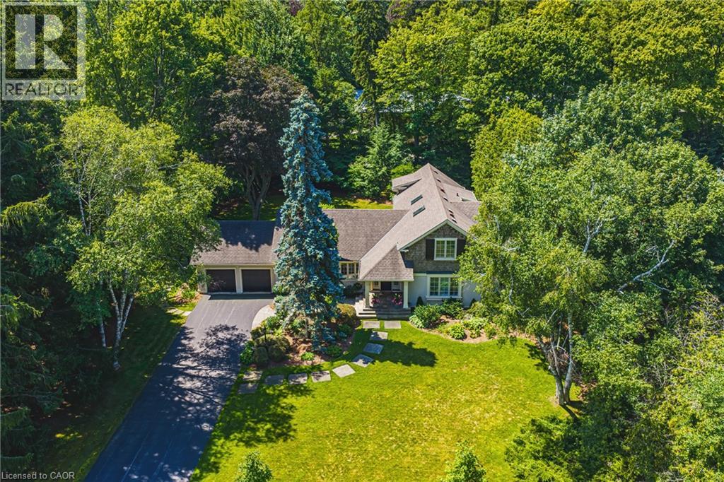 7 COLONIAL Crescent