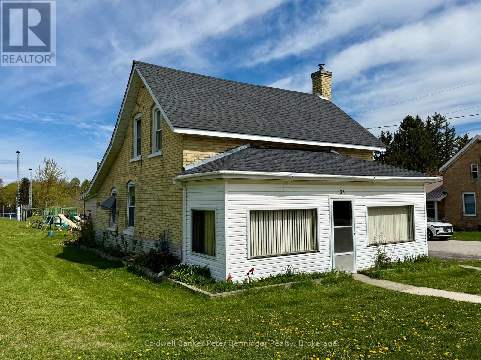 34 MCGIVERN STREET W