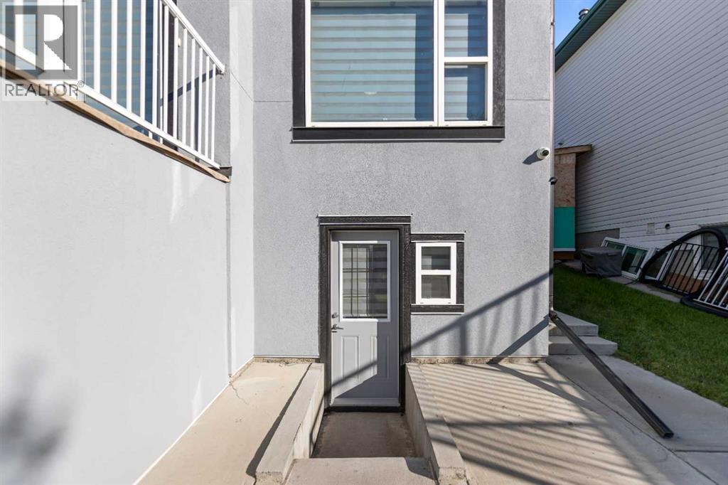 23 Anaheim Circle NE