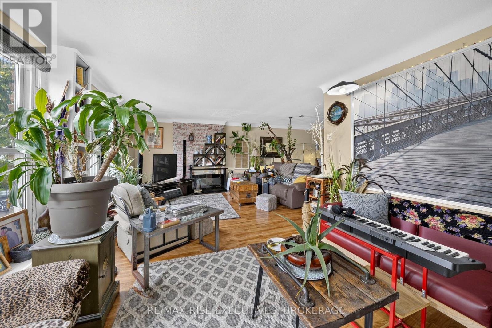 33 MONTGOMERY BOULEVARD