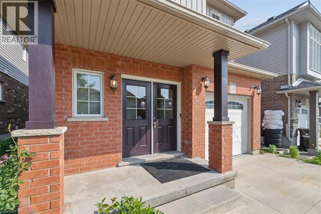 242 MOORLANDS Crescent