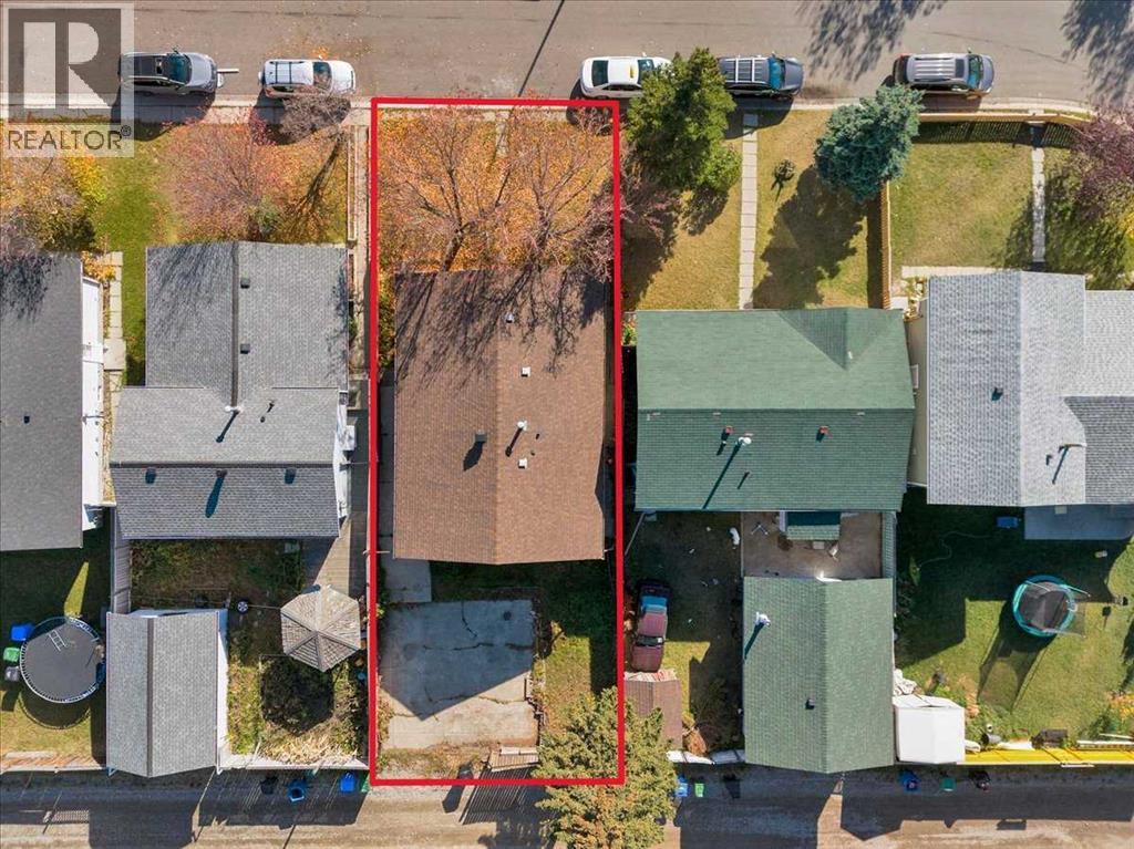 32 Whitman Crescent NE