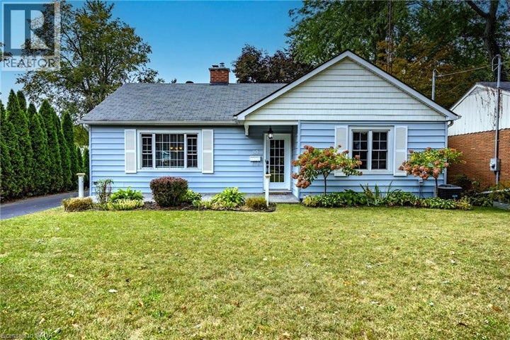 Photo 1 of 32 — 30 GIBSON Drive, Simcoe, ON N3Y 3L3