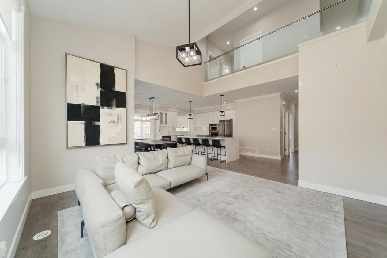 82 17033 FRASER HIGHWAY