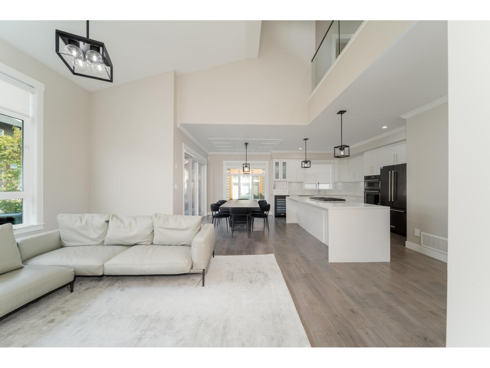 82 17033 FRASER HIGHWAY