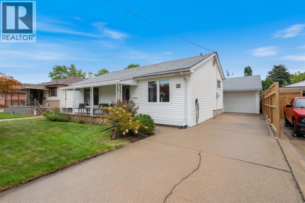 59 TWEEDSMUIR AVENUE - Photo 2