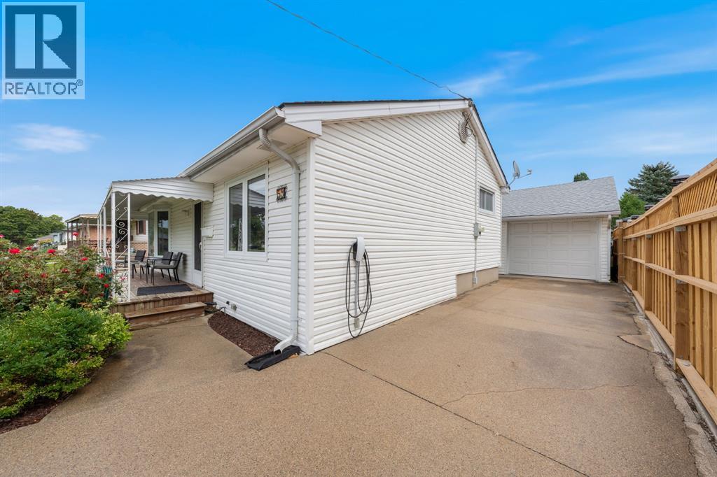 59 TWEEDSMUIR AVENUE - Photo 4
