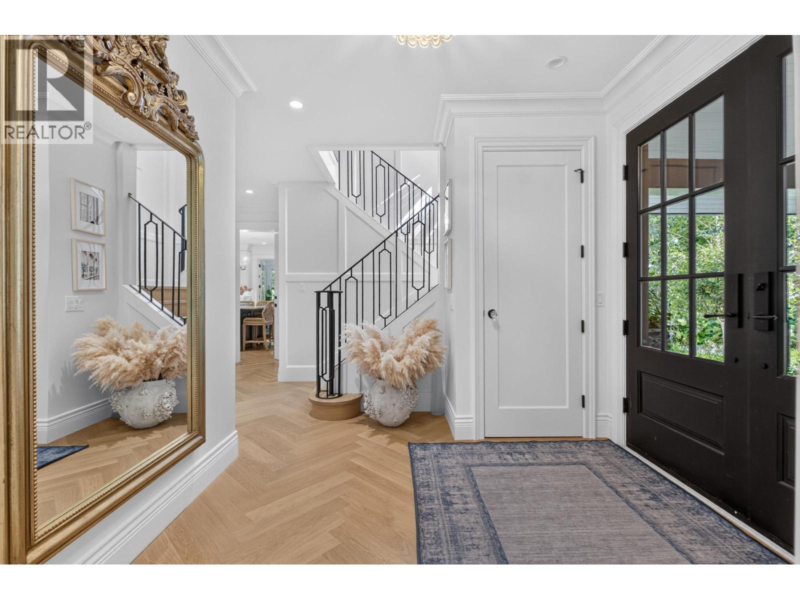 3389 PINE CRESCENT