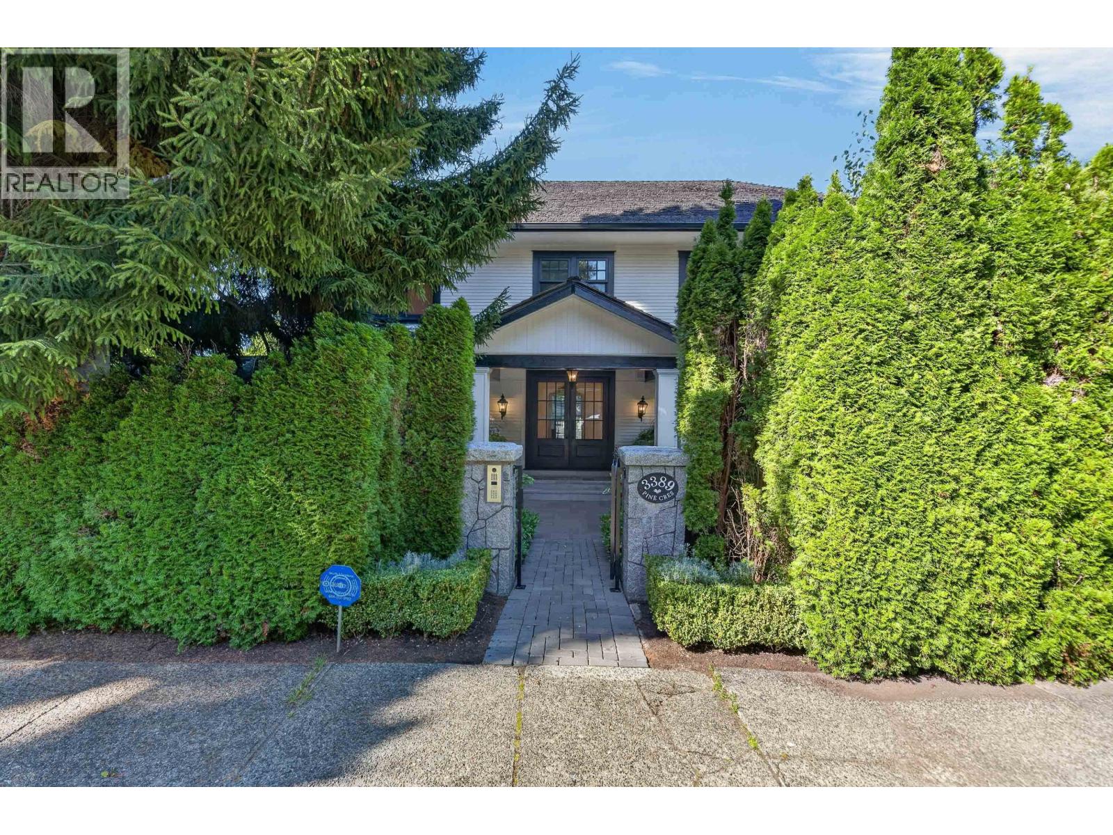 3389 PINE CRESCENT