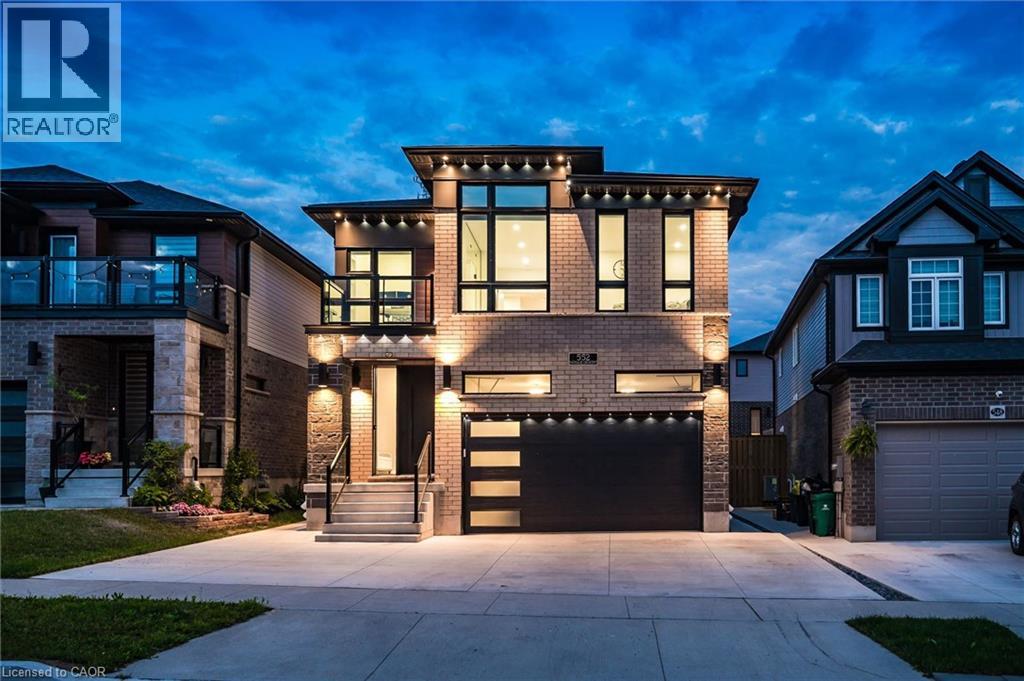 552 NATHALIE Crescent