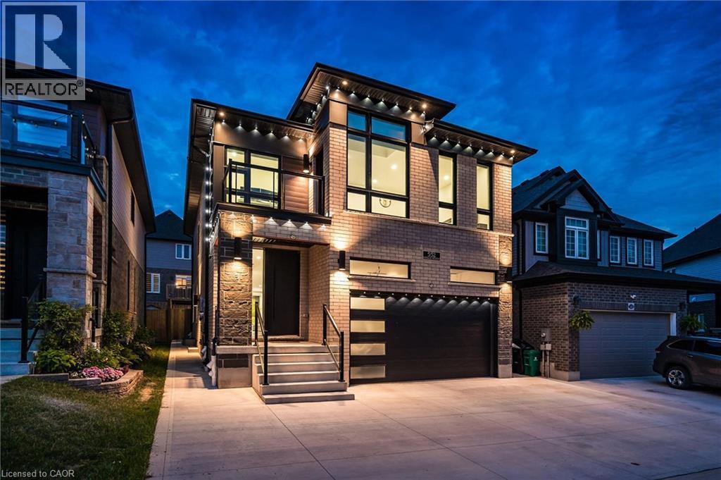 552 NATHALIE Crescent