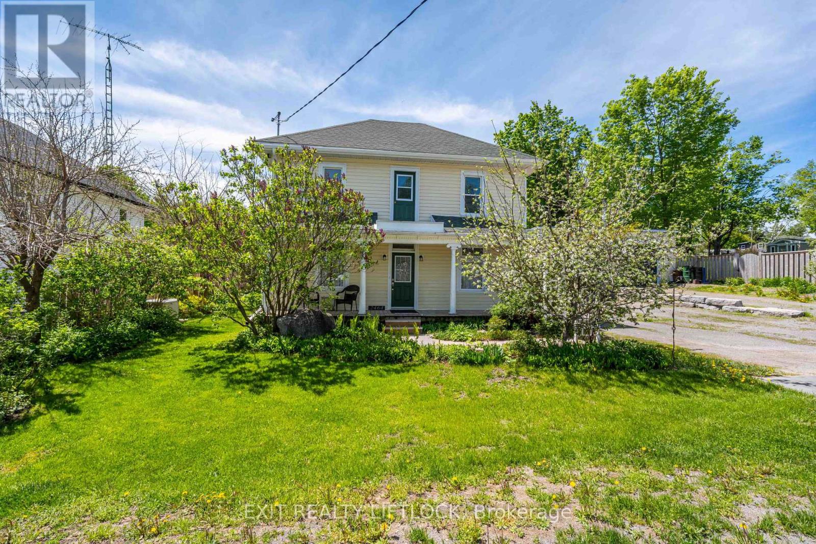 2464 QUEEN MARY STREET - Photo 2