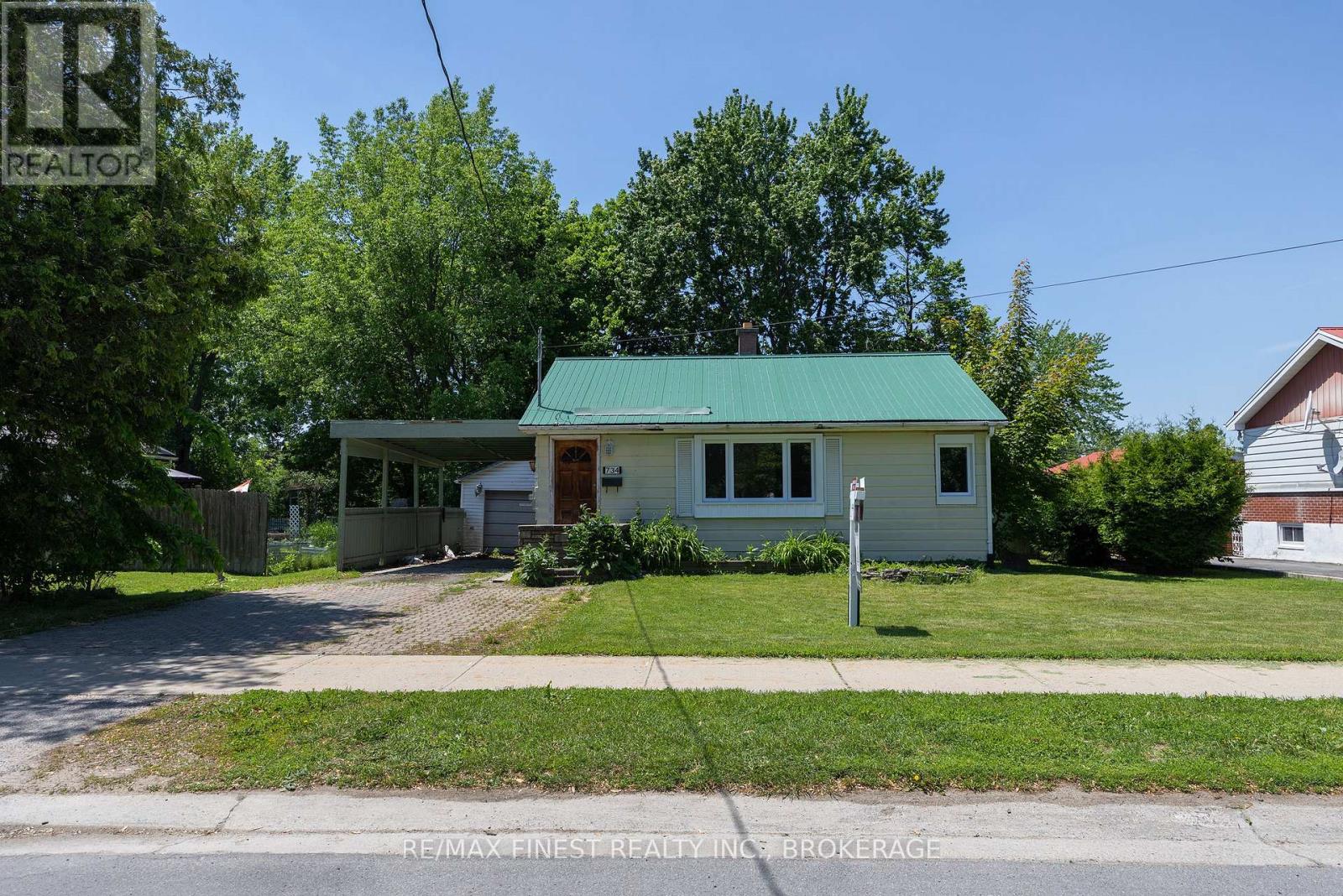 734 PORTSMOUTH AVENUE