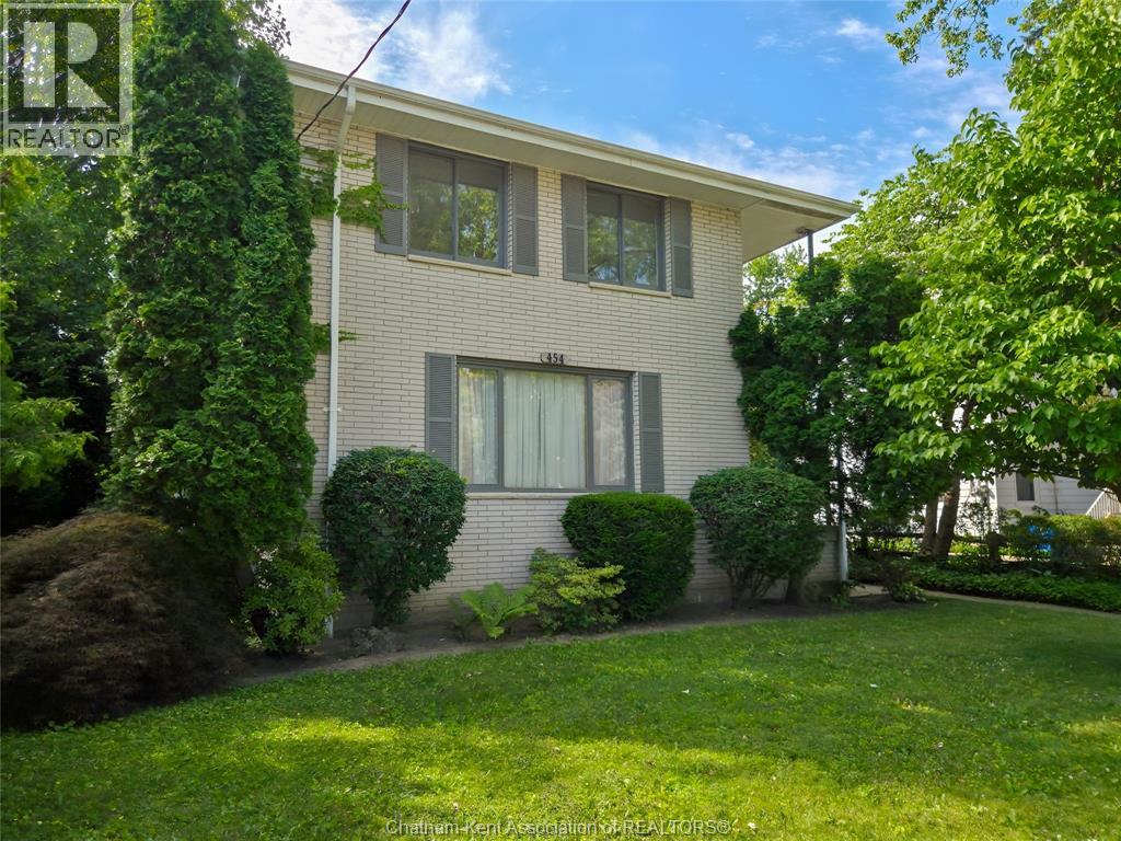 454 King STREET West