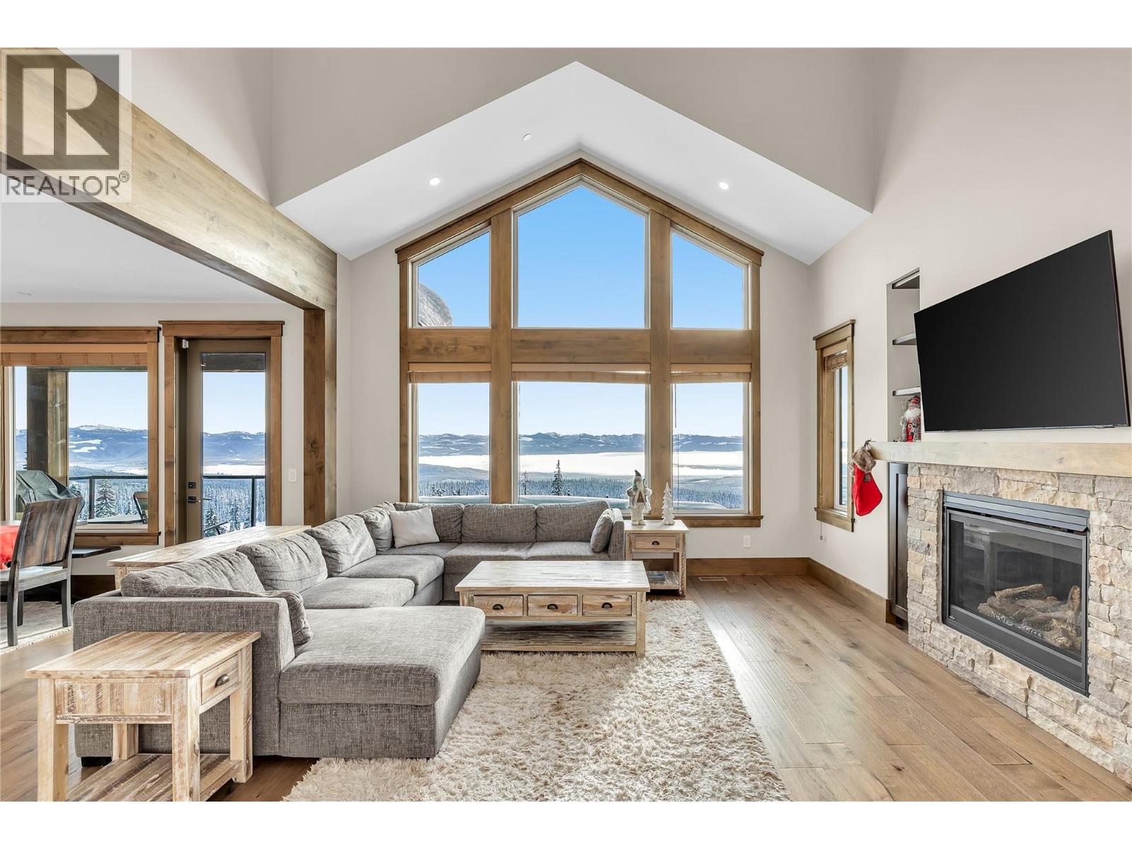 550 Feathertop Way