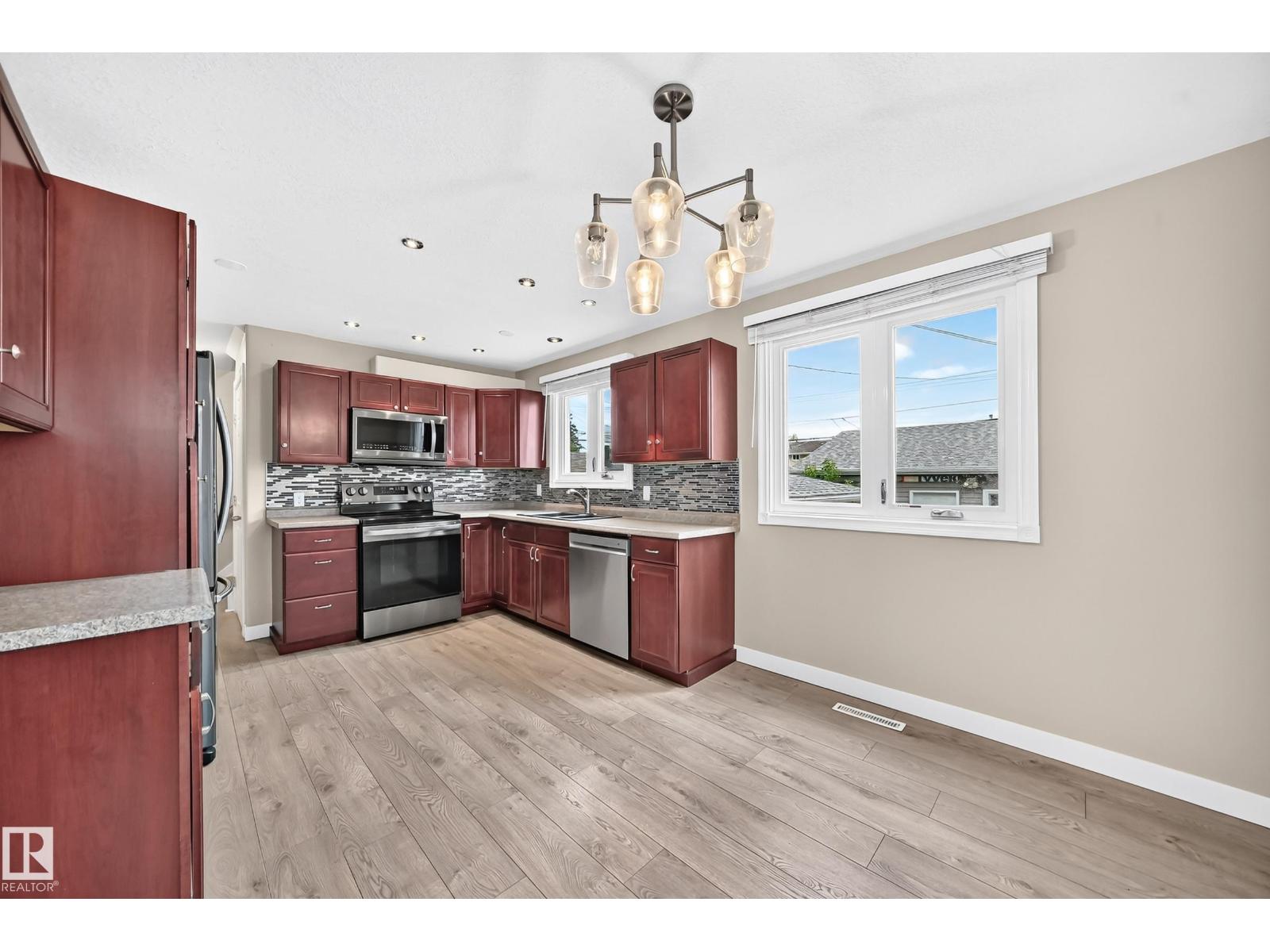 12730 90 ST NW