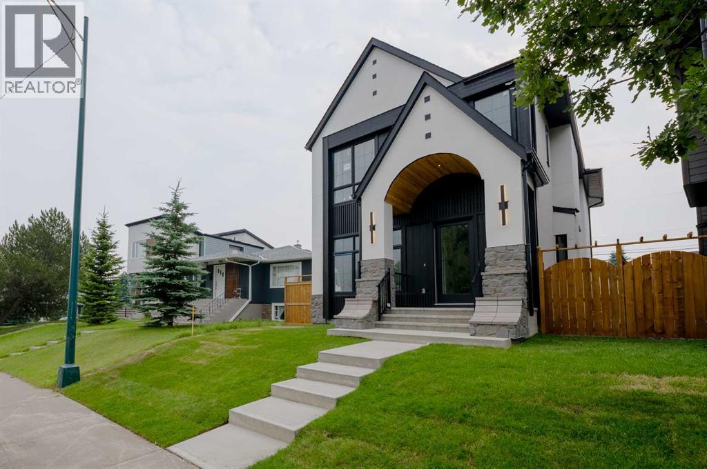 2207 Victoria Crescent NW