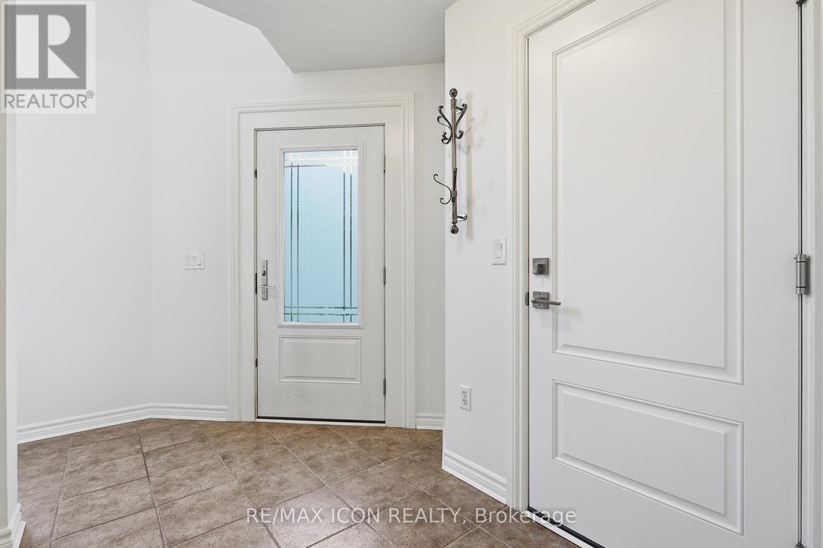 104 AMANDA WALK