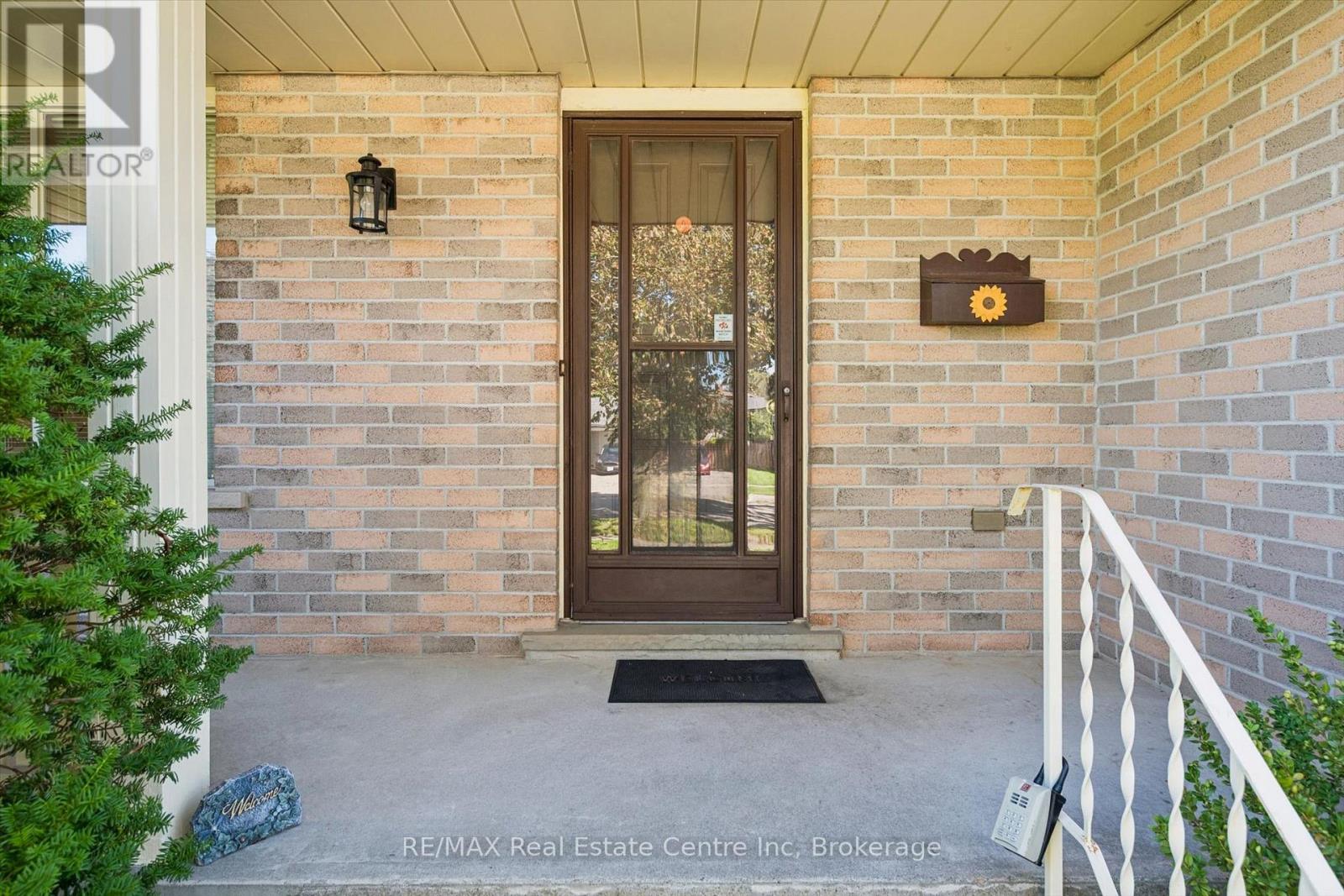 7 COUNTRYSIDE CRESCENT
