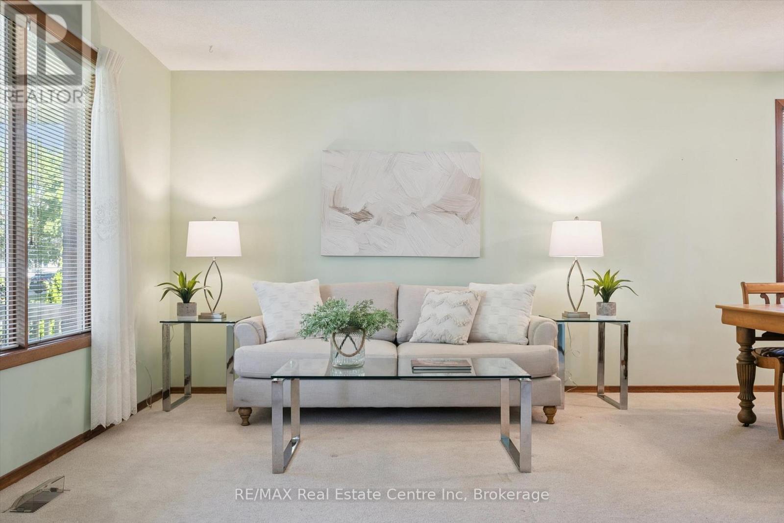 7 COUNTRYSIDE CRESCENT