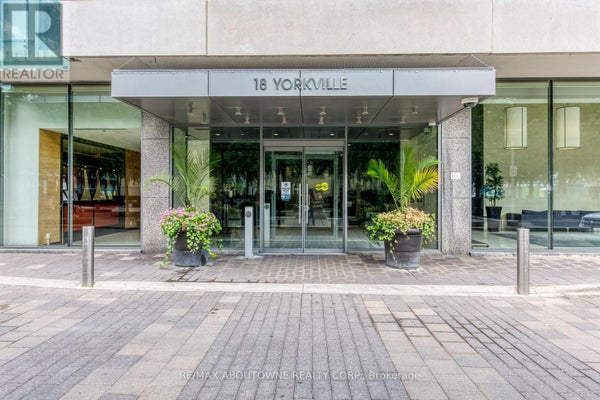 3204 - 18 Yorkville Ave, Toronto (Annex), ON 2