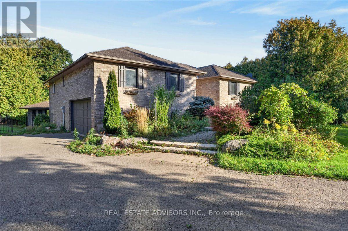 19 MCCONACHIE CRESCENT