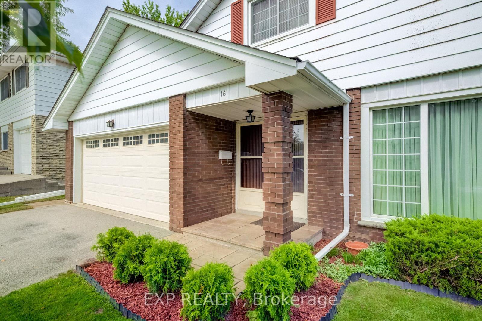 16 BONNYLYN DRIVE