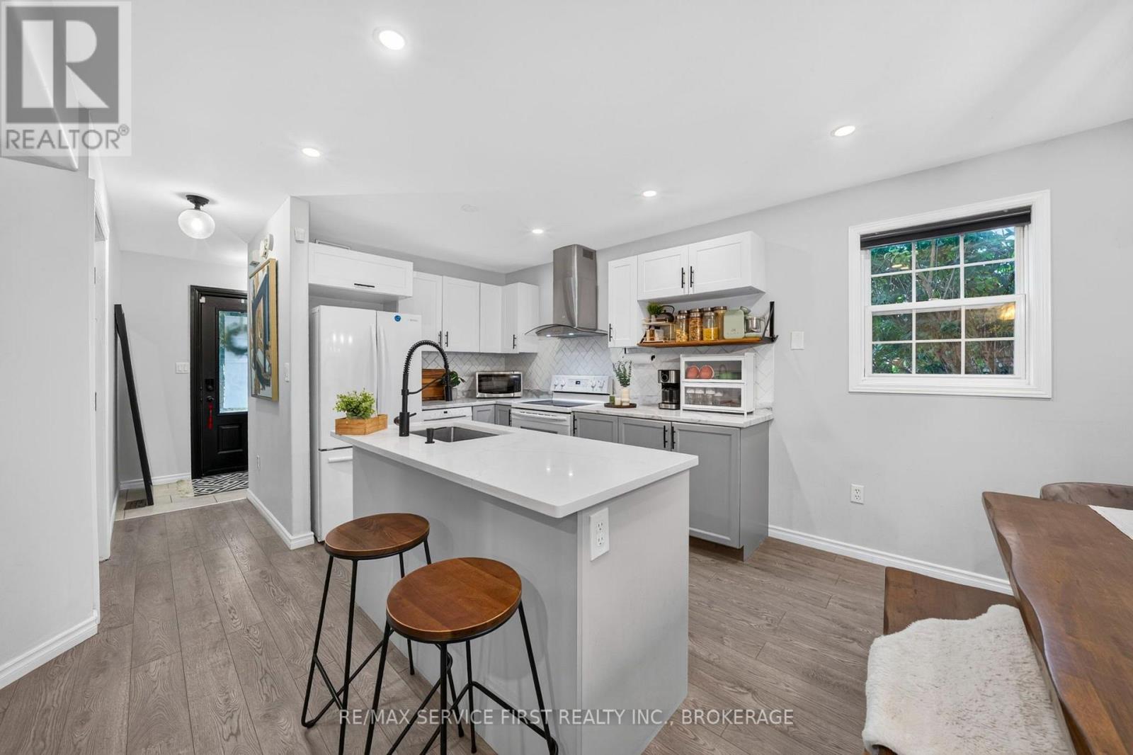 1362 THORNWOOD CRESCENT