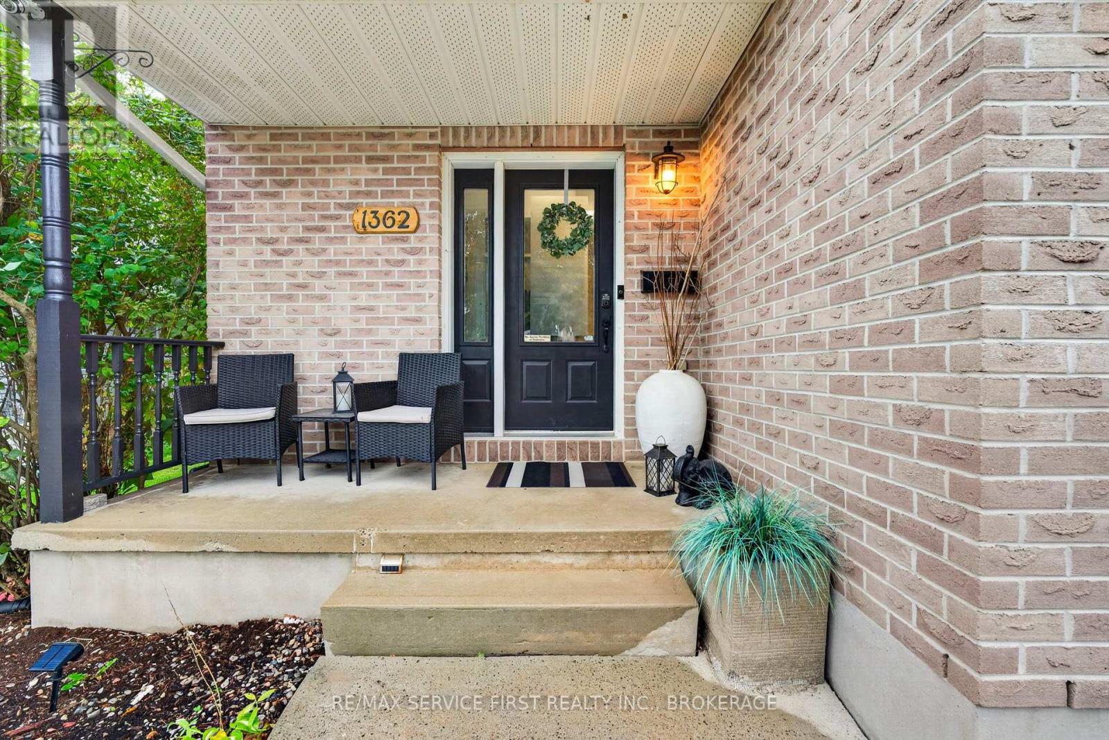 1362 THORNWOOD CRESCENT