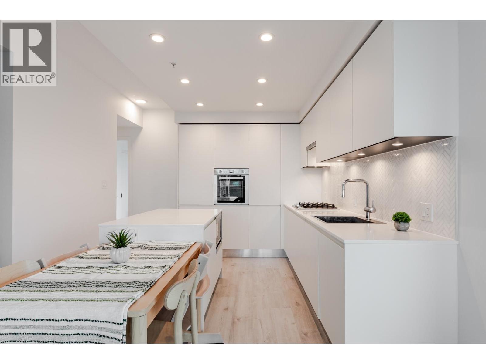 2001 3809 EVERGREEN PLACE
