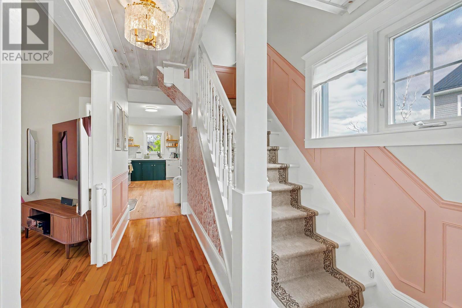 227 BORDEN Avenue - Photo 4