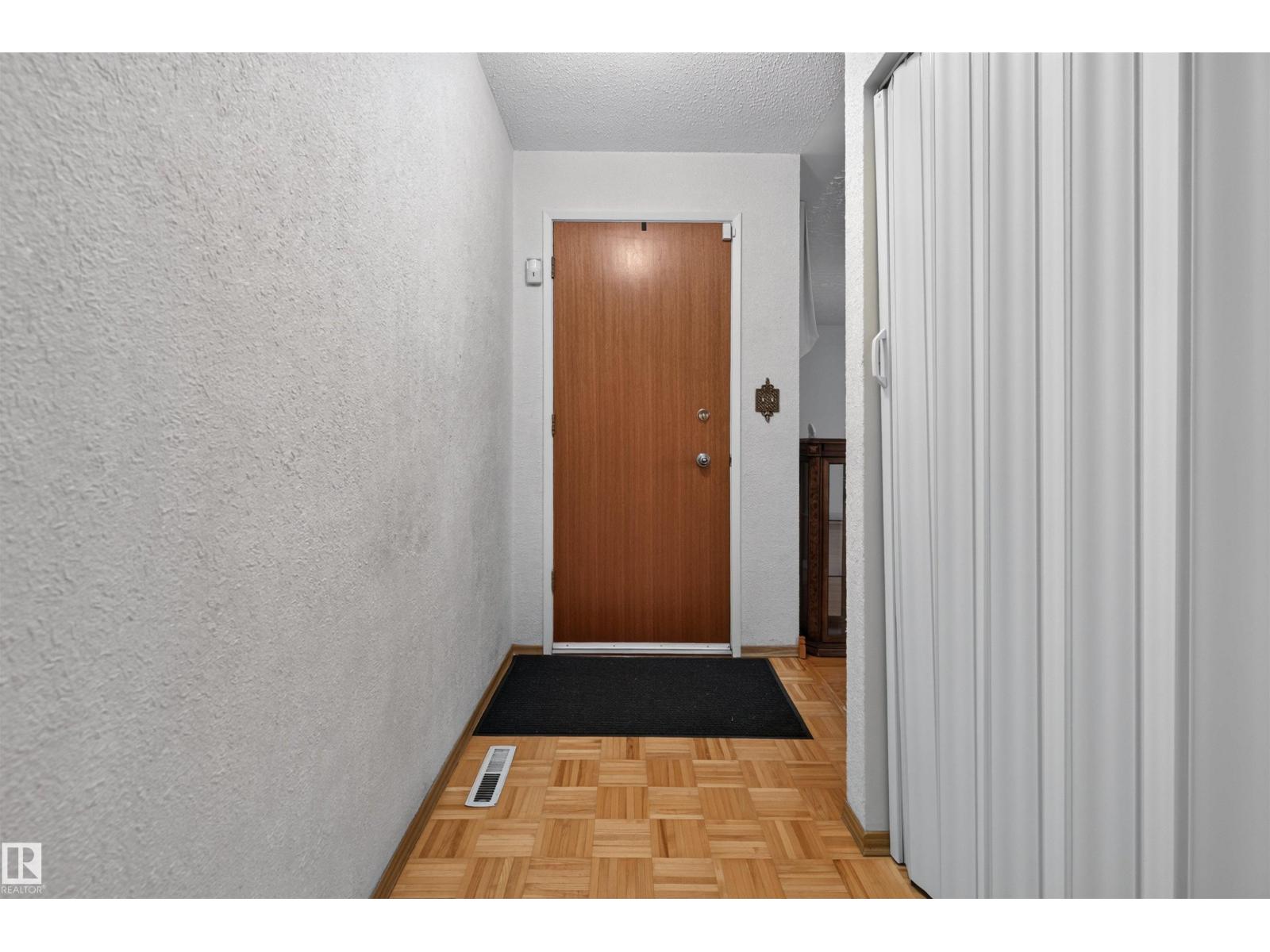 8628 135 AV NW