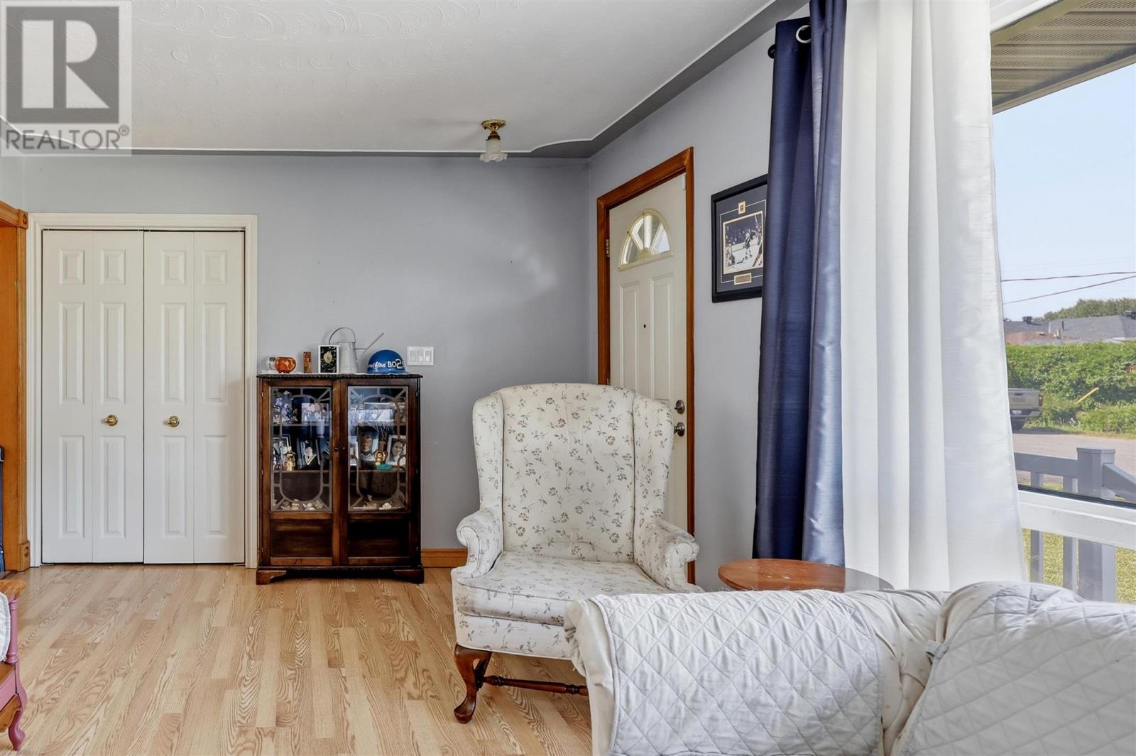 371 Doncaster RD - Photo 2