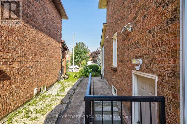 A - 169 Killian Rd, Vaughan (Maple), ON 4