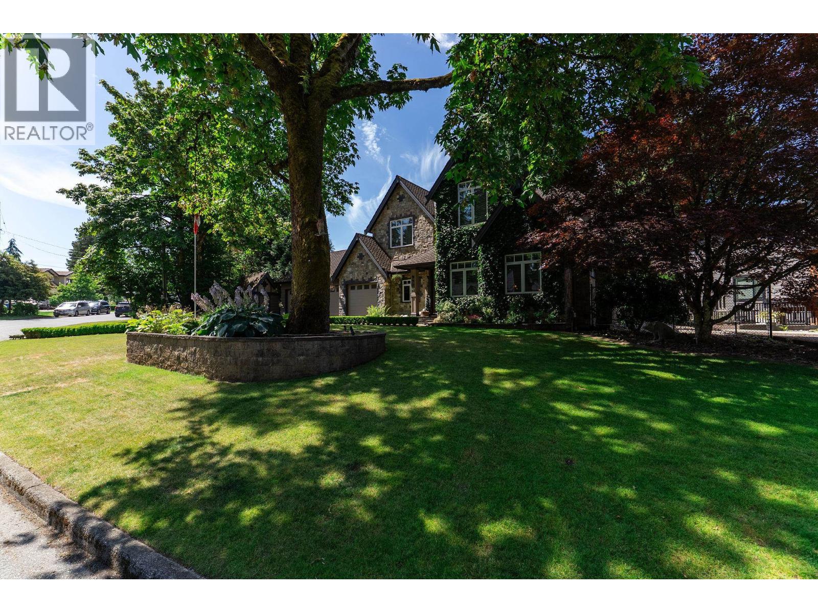 930 SELKIRK CRESCENT