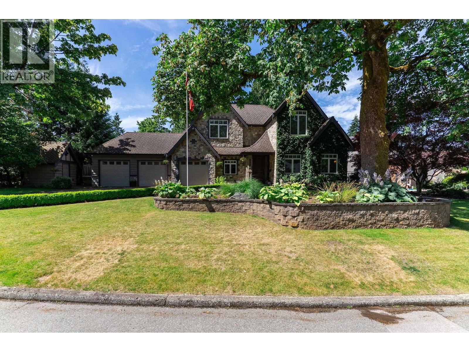 930 SELKIRK CRESCENT