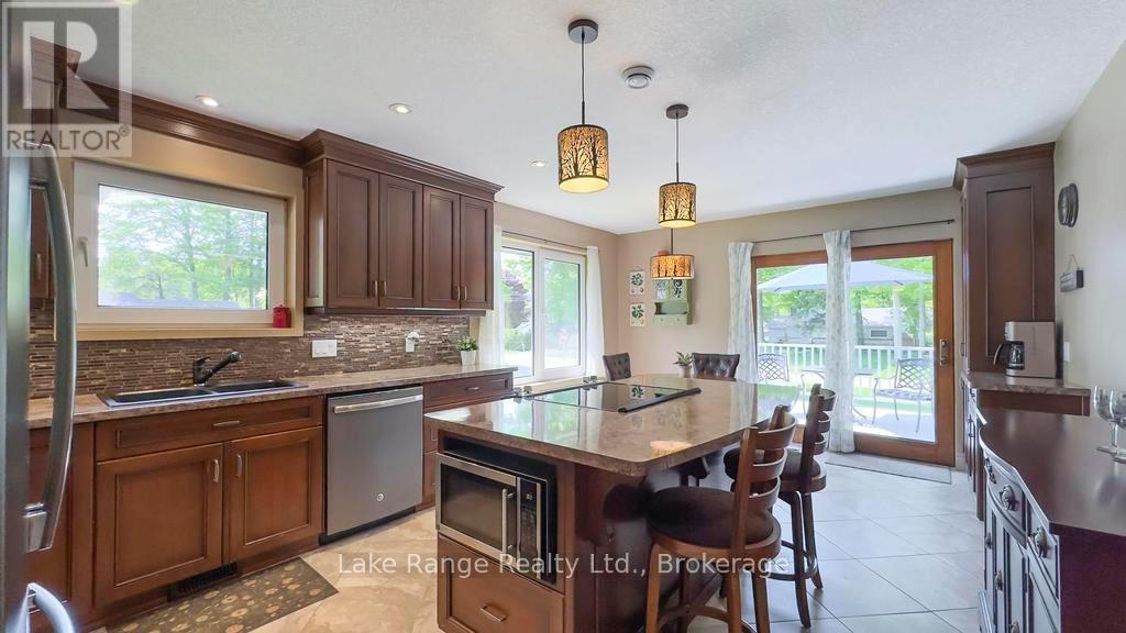 201 SHADYWOOD CRESCENT