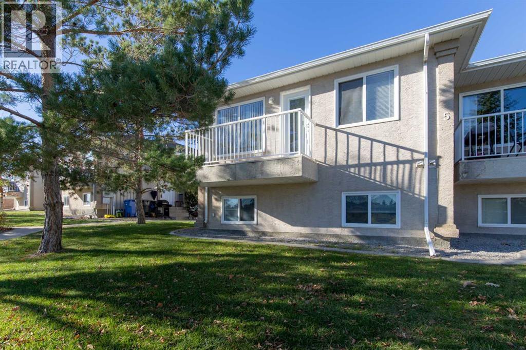 5, 5 Tartan Boulevard W