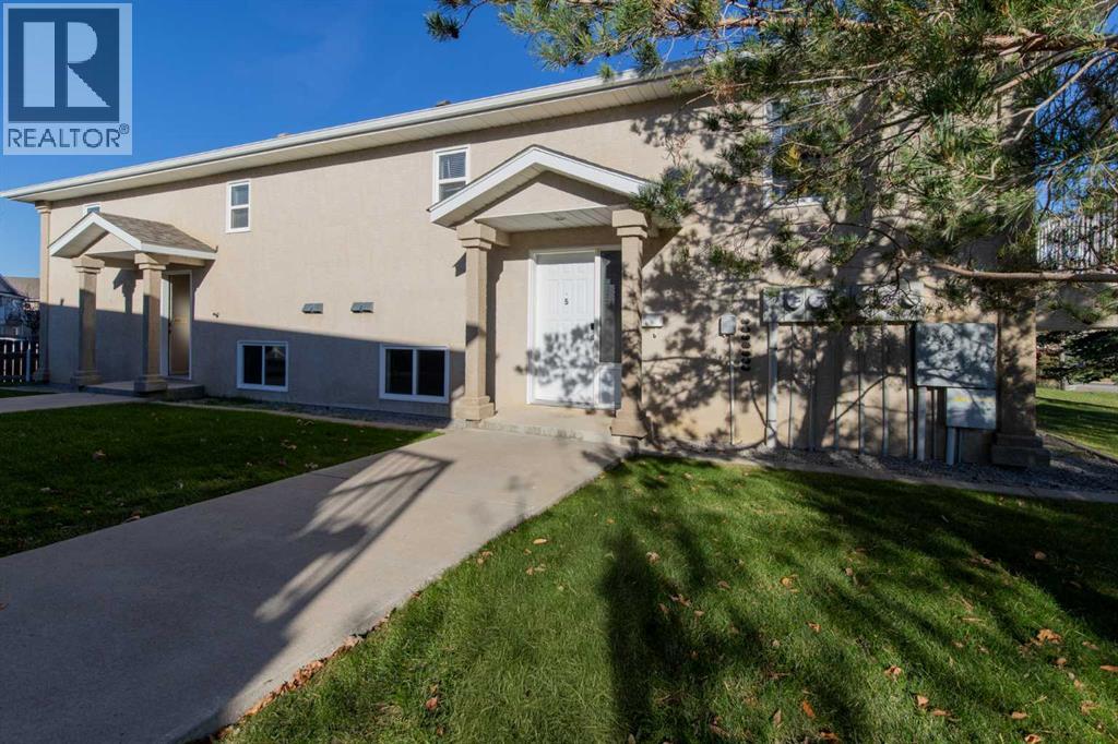 5, 5 Tartan Boulevard W