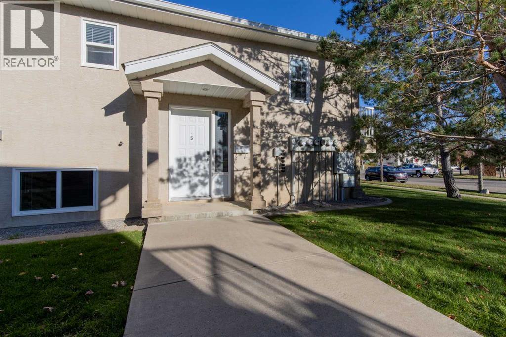 5, 5 Tartan Boulevard W