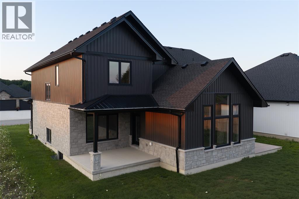 3527 PAUL CRESCENT